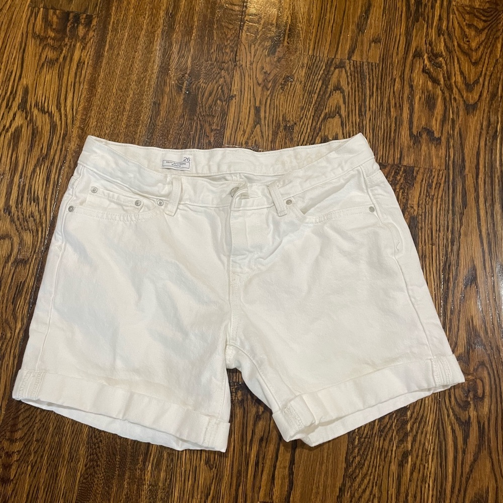 Gap Sexy Boyfriend White Jean Shorts, size 26.
